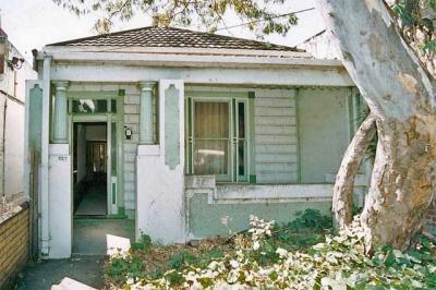 Single front Victorian in need of some TLC.